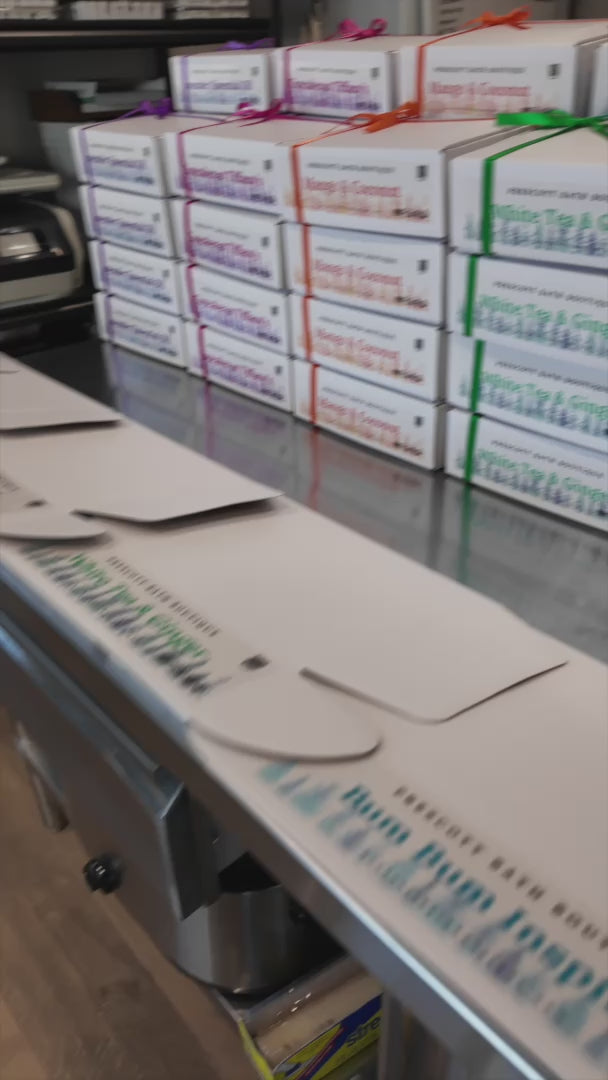 Christmas Spa Gift Box | Lotion, Scrub, Candle, Lip Balm | Winter Skincare Set